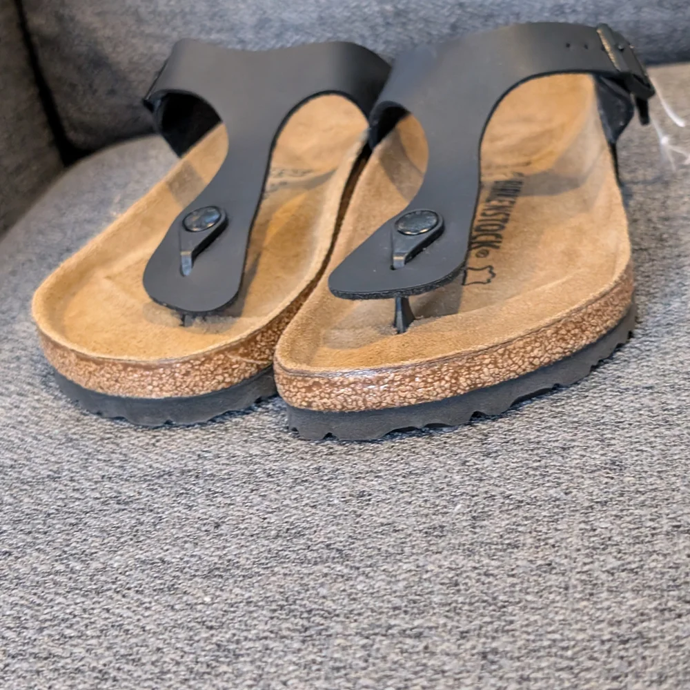 Birkenstock Gizeh Thong Sandals in Black